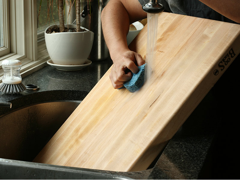 Cleaning a wooden cutting board